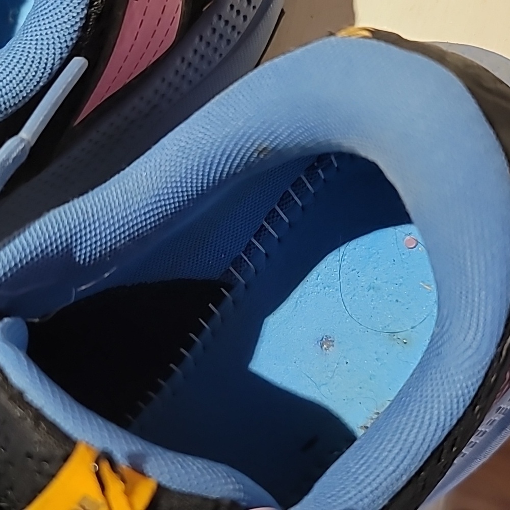 Brooks Black and Blue Women's Divide 3, Size 8 - Picture 6 of 6